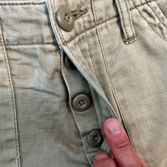 American Eagle Washed Green Button Fly Raw Hem 100% Cotton Shorts Womens Size 00 - Picture 2 of 7